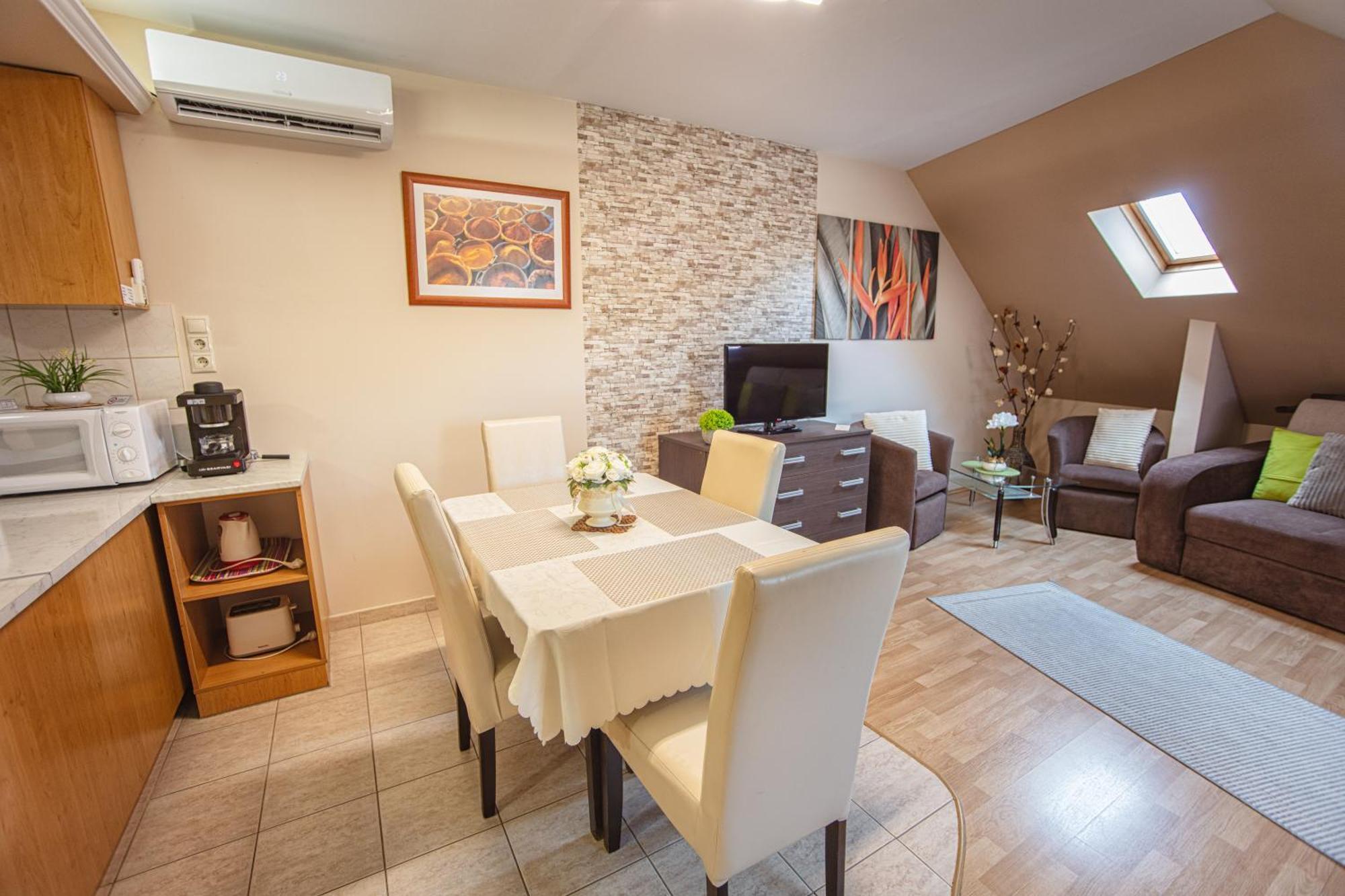 Delfin Apartman シャールヴァール エクステリア 写真